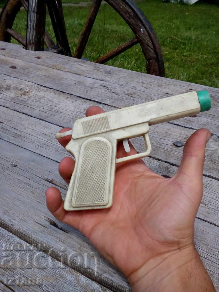 Delivery of Old toy gun Delivery of Old toy gun
