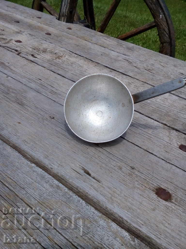 Стар черпак с цена 12.00 лв. | € 6.14 Стар черпак с цена 12.00 лв. | € 6.14