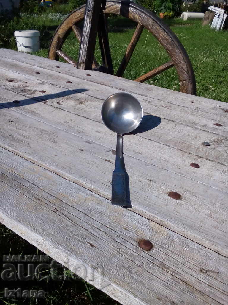 Стар черпак с цена 10.00 лв. | € 5.11 Стар черпак с цена 10.00 лв. | € 5.11