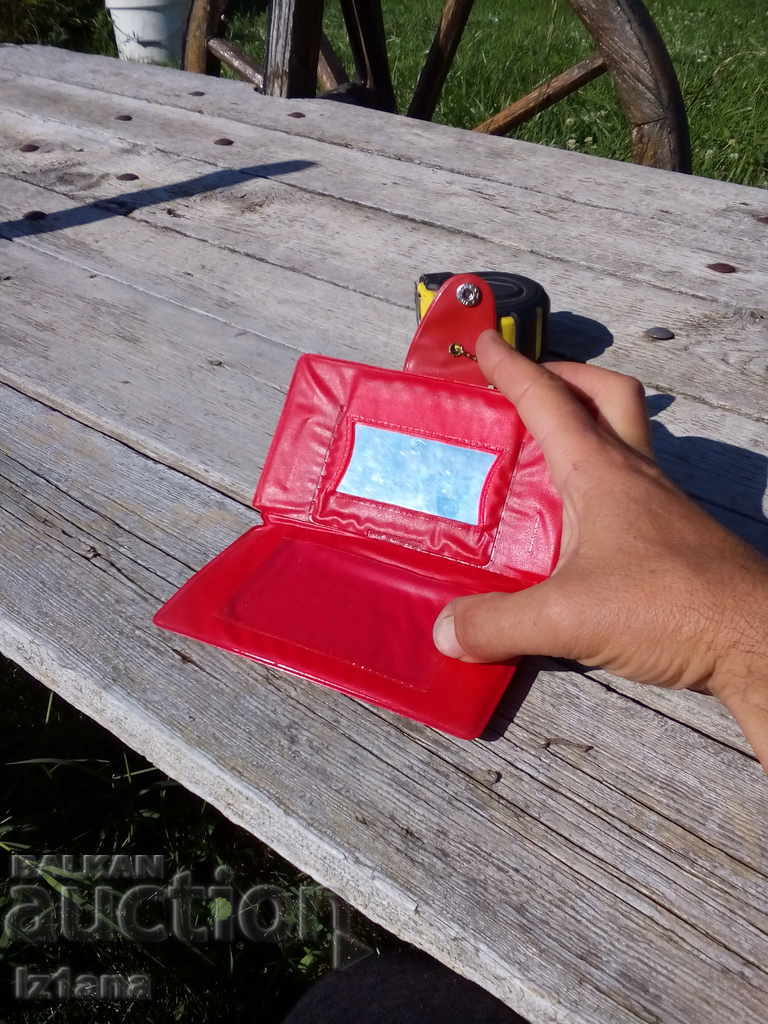 Delivery of Old wallet purse Delivery of Old wallet purse