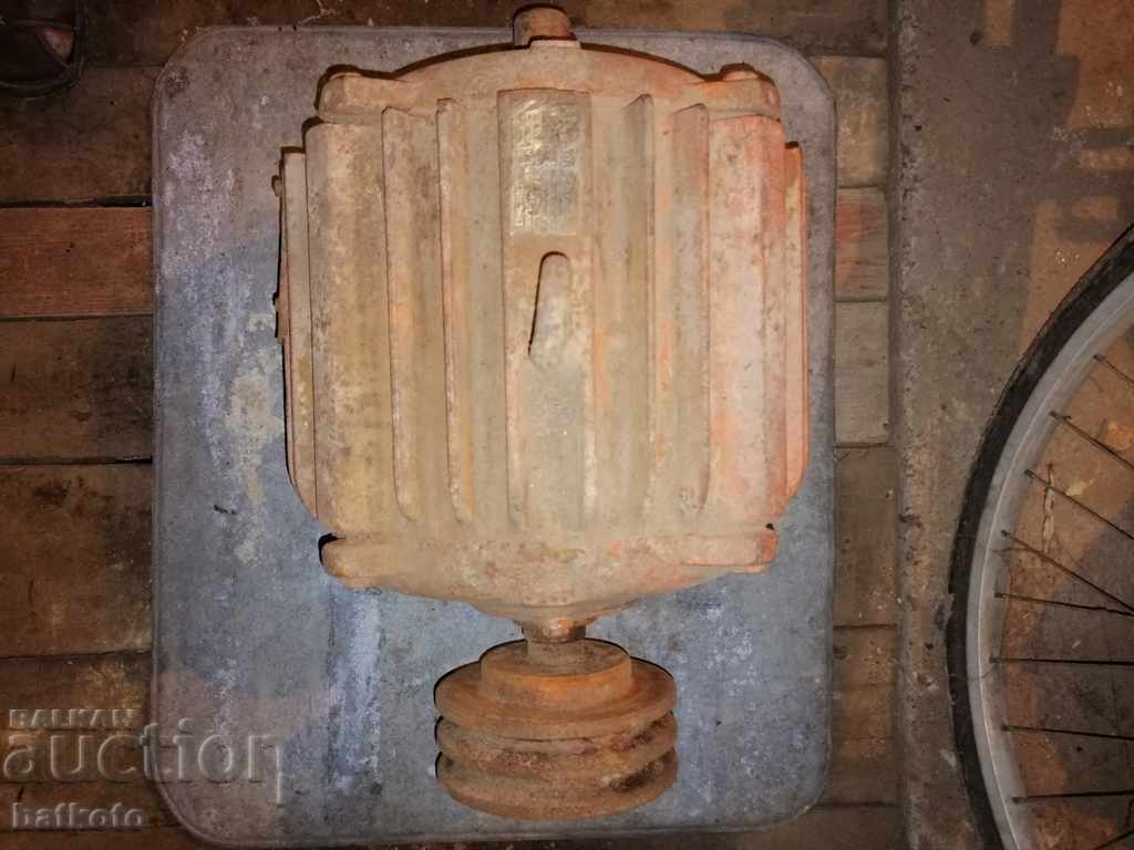 Three-phase electric motor with two-row washer. with price 100.00 BGN | € 51.13 Three-phase electric motor with two-row washer. with price 100.00 BGN | € 51.13