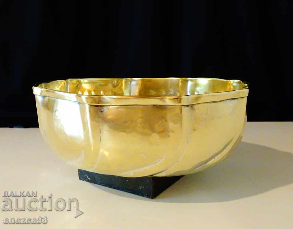 Auction Bronze fruit bowl, salad bowl, beautiful forged relief Auction Bronze fruit bowl, salad bowl, beautiful forged relief