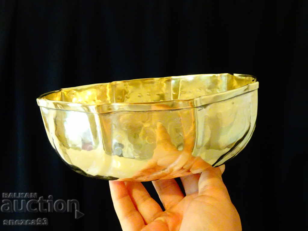 Bronze fruit bowl, salad bowl, beautiful forged relief Bronze fruit bowl, salad bowl, beautiful forged relief