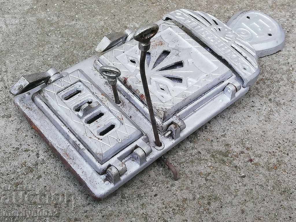 Emblem and doors from an old Jamal stove, figured cast iron - 7