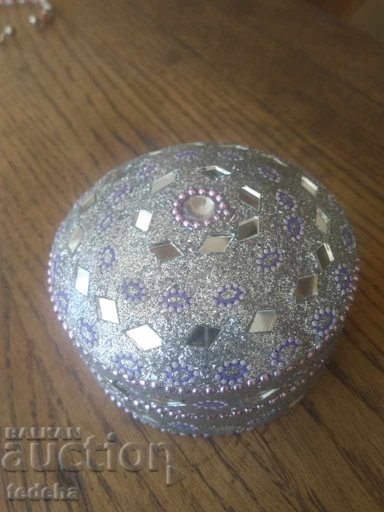 BZ C. !!! JEWELRY BOX με τιμή 5.00 BGN | € 2.56 BZ C. !!! JEWELRY BOX με τιμή 5.00 BGN | € 2.56