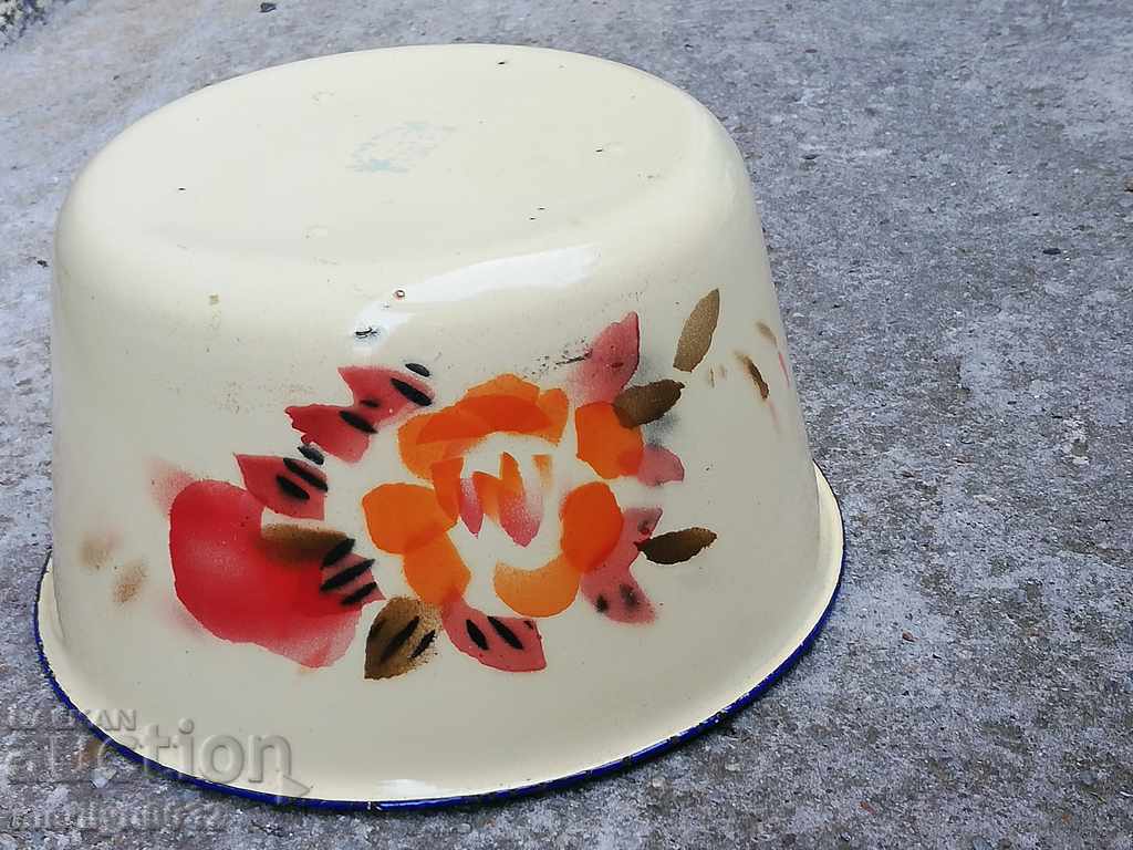 Enameled bowl of bowl with enamel from souts with price 45.00 BGN | € 23.01 Enameled bowl of bowl with enamel from souts with price 45.00 BGN | € 23.01