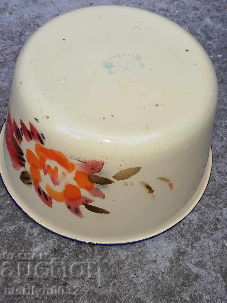 Delivery of Enameled bowl of bowl with enamel from souts Delivery of Enameled bowl of bowl with enamel from souts