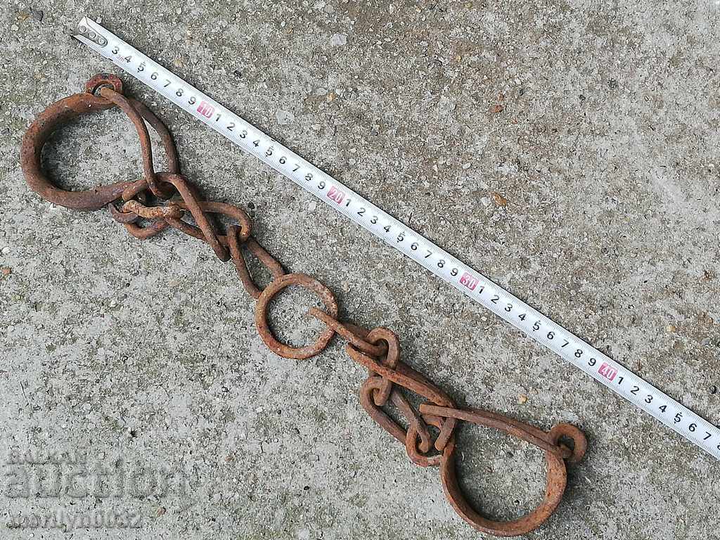 Delivery of Pair of buckles, shackles, chain, wrought iron Delivery of Pair of buckles, shackles, chain, wrought iron