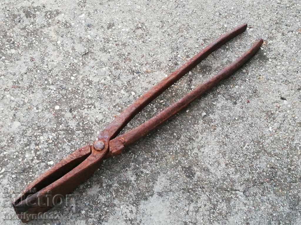 Old forging pliers, wrought iron, wrought iron with price 139.00 BGN | € 71.07 Old forging pliers, wrought iron, wrought iron with price 139.00 BGN | € 71.07