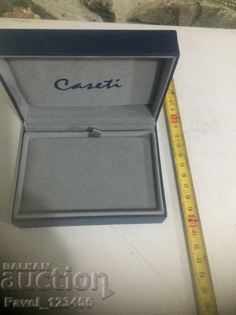 cutie cu preț € 2.50 | 4.89 BGN