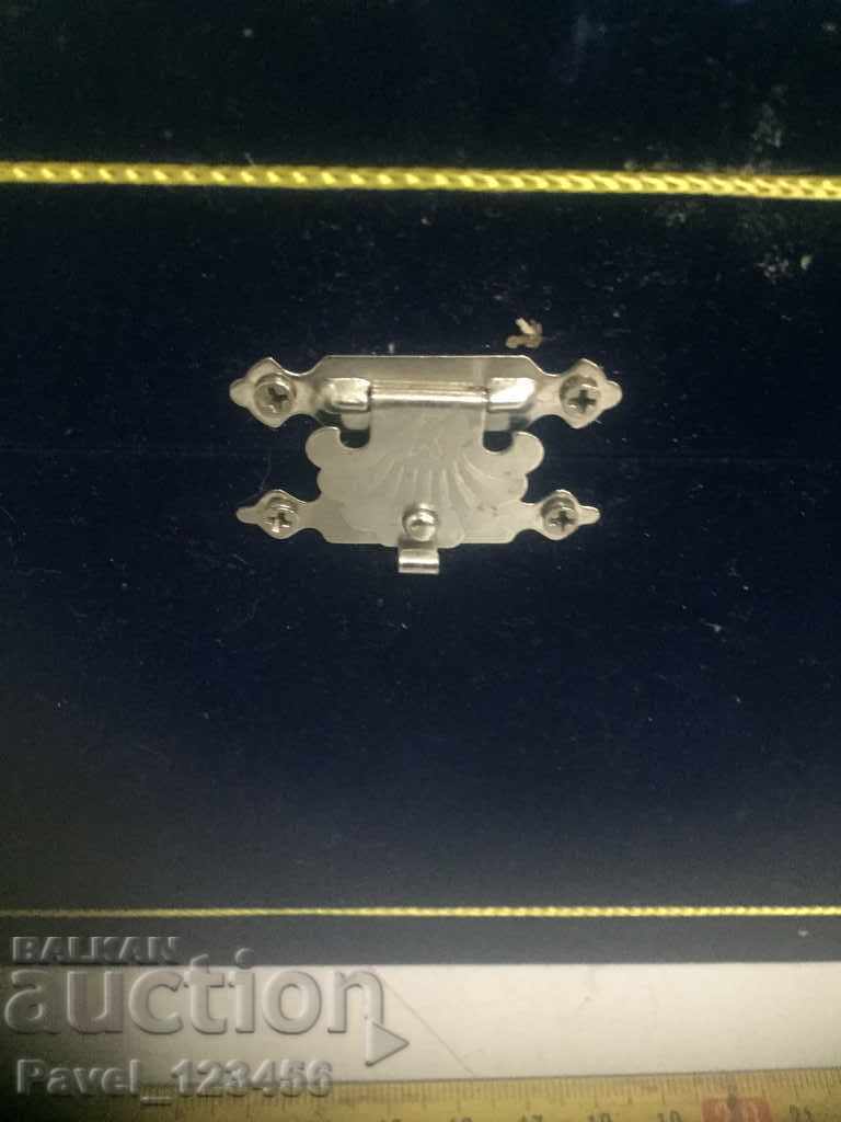 Eagle pewer box with price 49.99 BGN | € 25.56 Eagle pewer box with price 49.99 BGN | € 25.56