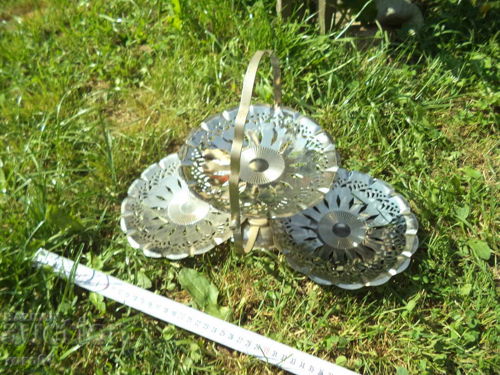 Delivery of OLD MOBILE STAND FOR SWEETS AND CANDIES AT THREE LEVELS Delivery of OLD MOBILE STAND FOR SWEETS AND CANDIES AT THREE LEVELS