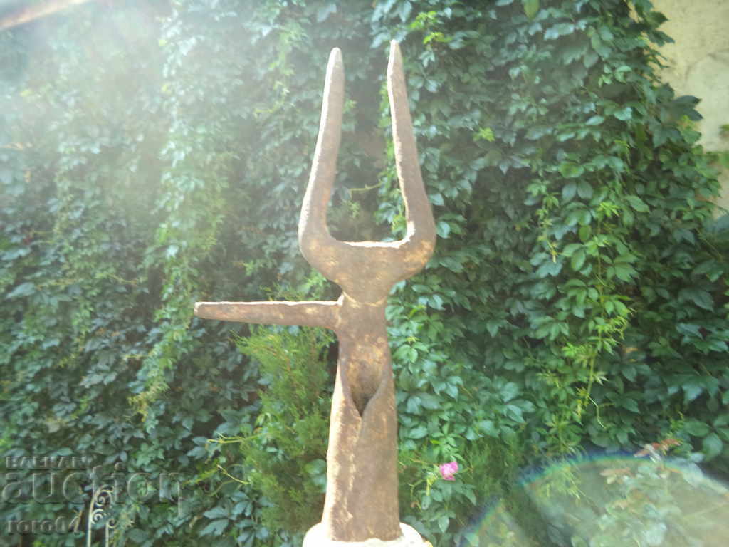 Auction OLD HANDMADE FORGED MACHINE - TWO-TOOTH - BEEF VILLA Auction OLD HANDMADE FORGED MACHINE - TWO-TOOTH - BEEF VILLA