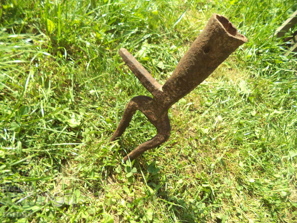 Delivery of OLD HANDMADE FORGED MACHINE - TWO-TOOTH - BEEF VILLA Delivery of OLD HANDMADE FORGED MACHINE - TWO-TOOTH - BEEF VILLA