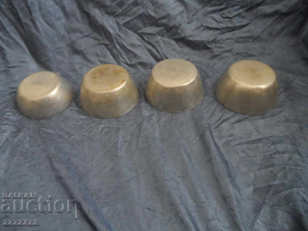 Delivery of old aluminum bowls Delivery of old aluminum bowls