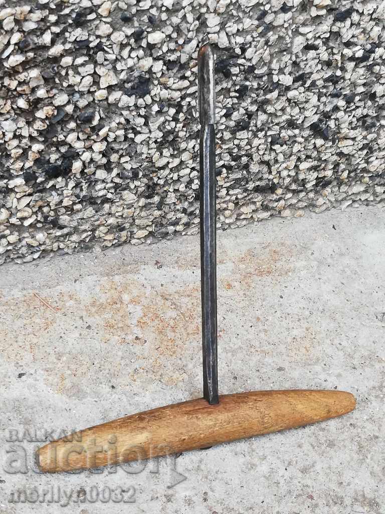 Delivery of Ancient crutch, burgundy, screwdriver, wrought iron Delivery of Ancient crutch, burgundy, screwdriver, wrought iron
