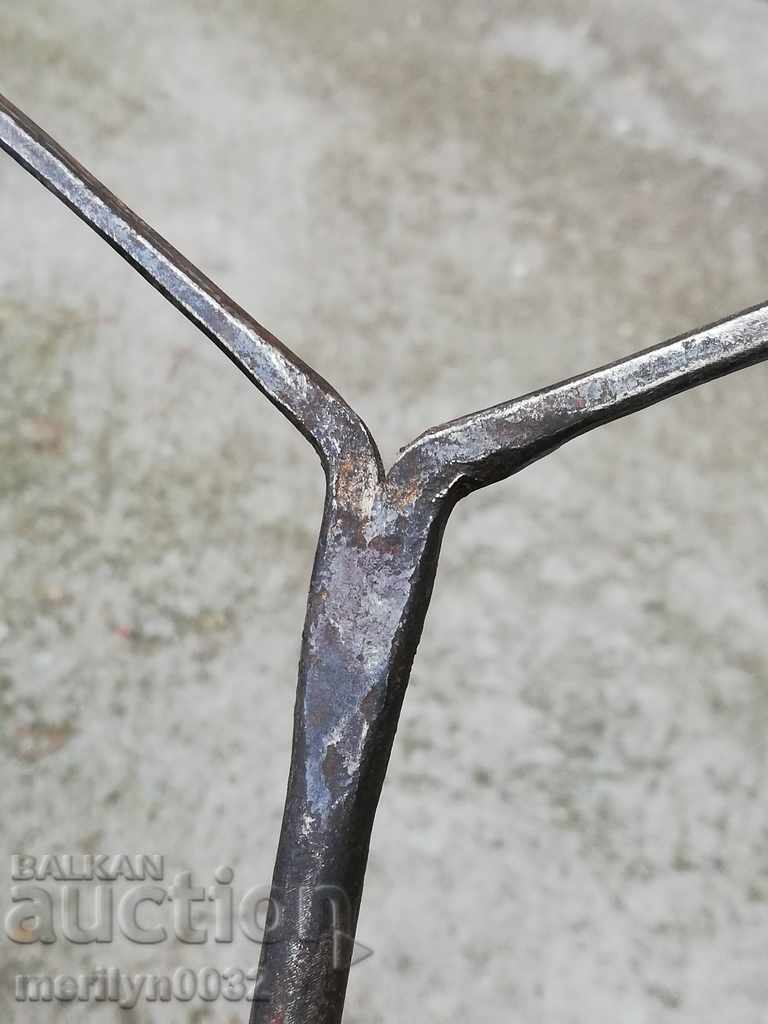 Delivery of Ancient crutch, burgundy, screwdriver, wrought iron Delivery of Ancient crutch, burgundy, screwdriver, wrought iron