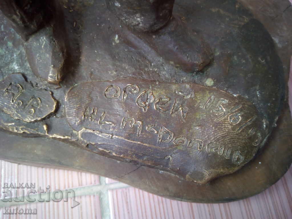 Bronze sculpture statuette Orpheus signed with price 399.90 BGN | € 204.47 Bronze sculpture statuette Orpheus signed with price 399.90 BGN | € 204.47