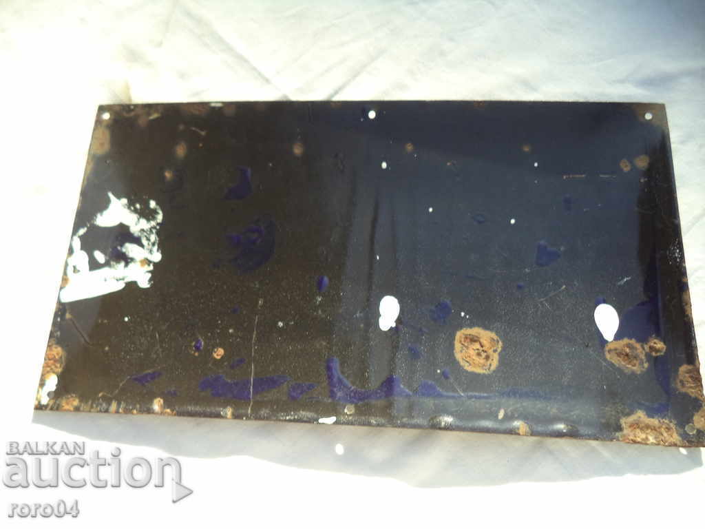 OLD ENAMELED SOC. TABLE - STREET 641 - 5 OLD ENAMELED SOC. TABLE - STREET 641 - 5