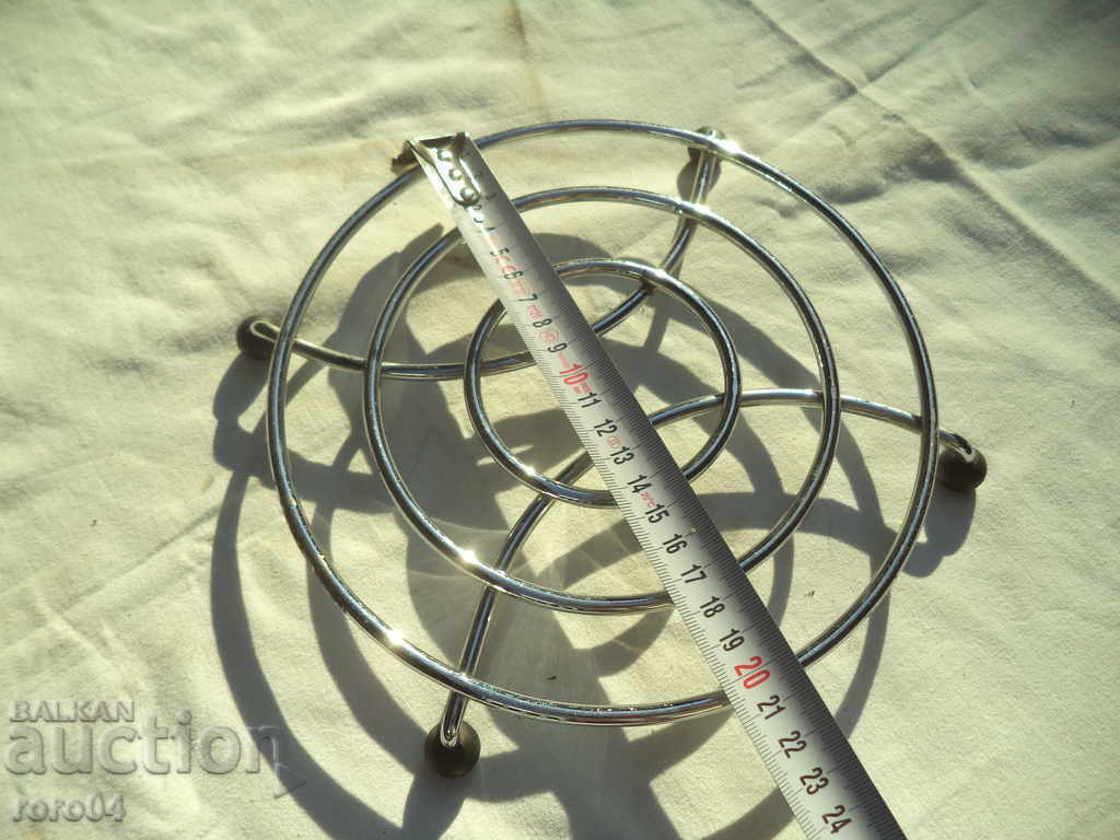 СТАРА МЕТАЛНА ПОДЛОЖКА / СКАРА ЗА СЪДОВЕ с цена 17.99 лв. | € 9.20 СТАРА МЕТАЛНА ПОДЛОЖКА / СКАРА ЗА СЪДОВЕ с цена 17.99 лв. | € 9.20