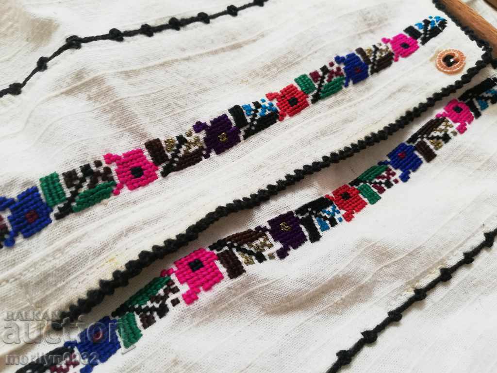 Auction  Embroidered shirt wear embroidery lace