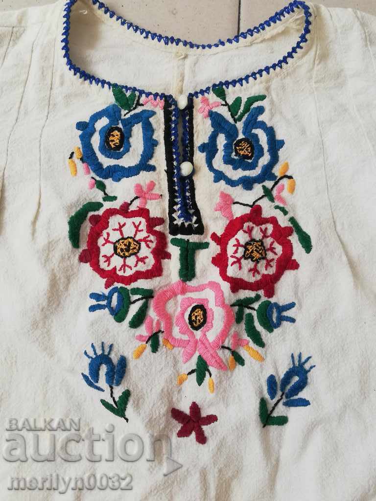 Детска тъкана риза с българска бродерия народна носия шевица