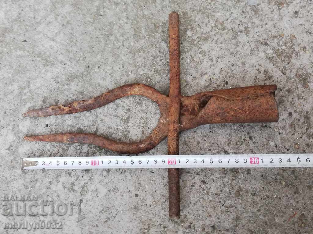 Licitație Vechi forjate dvuzabets, vila, fier forjat