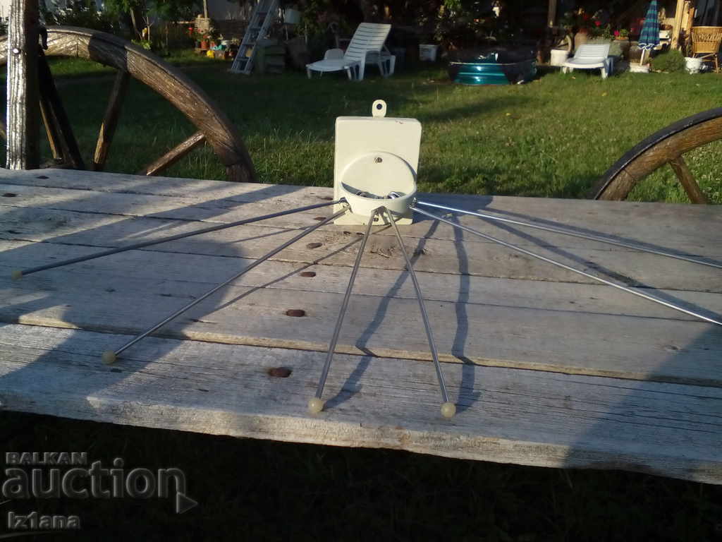 Παράδοση αρχαία κρεμάστρα Παράδοση αρχαία κρεμάστρα