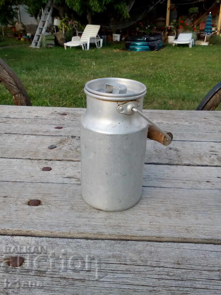 Old aluminum kitten with price 20.00 BGN | € 10.23