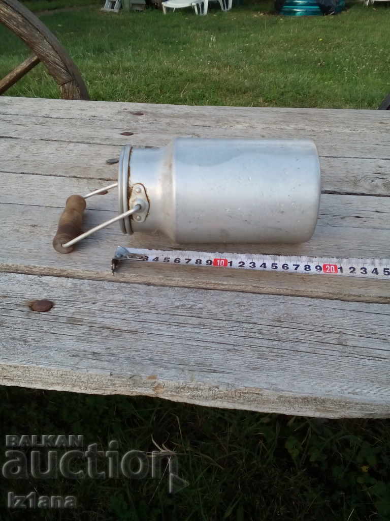 Delivery of Old aluminum kitten