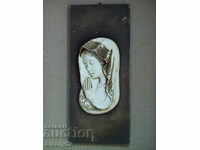 A praying girl of marble mixture, embossed 14.5 / 8 cm