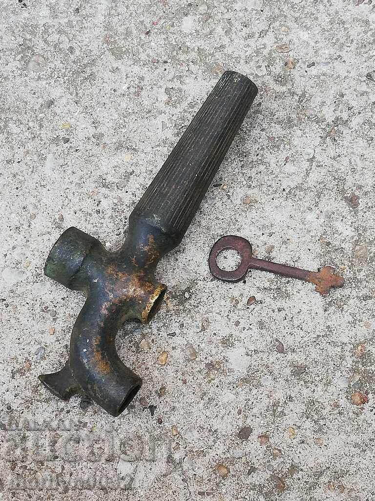 Auction Old bronze faucet, cinnamon faucet with key Auction Old bronze faucet, cinnamon faucet with key