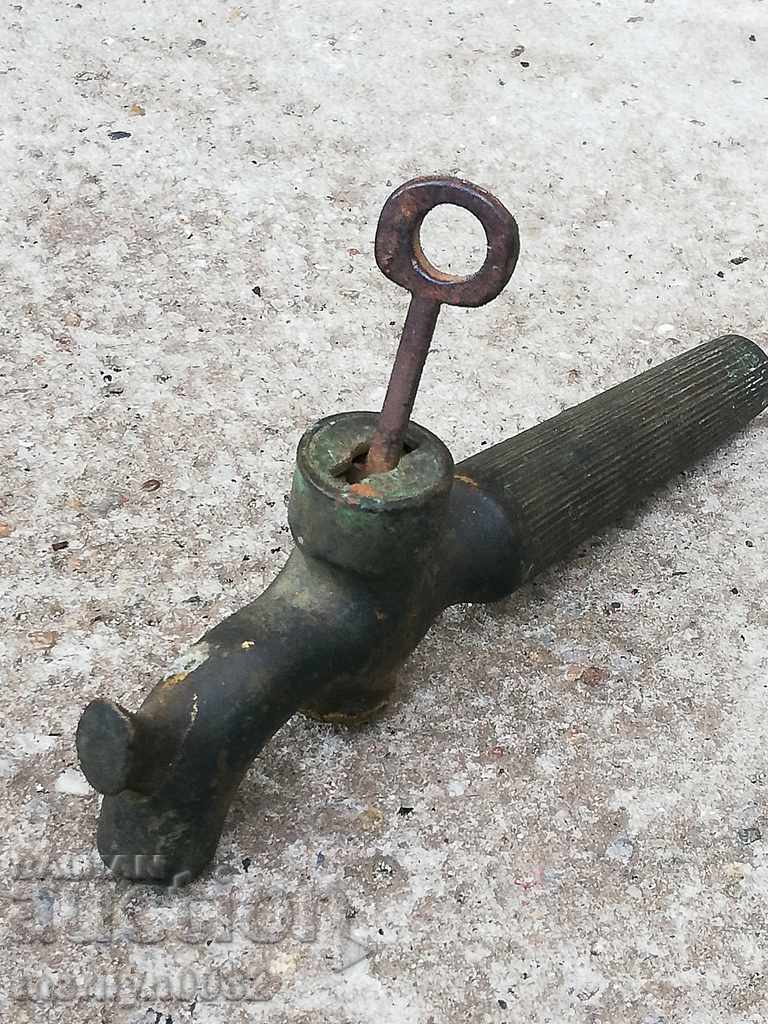 Old bronze faucet, cinnamon faucet with key - 6 Old bronze faucet, cinnamon faucet with key - 6