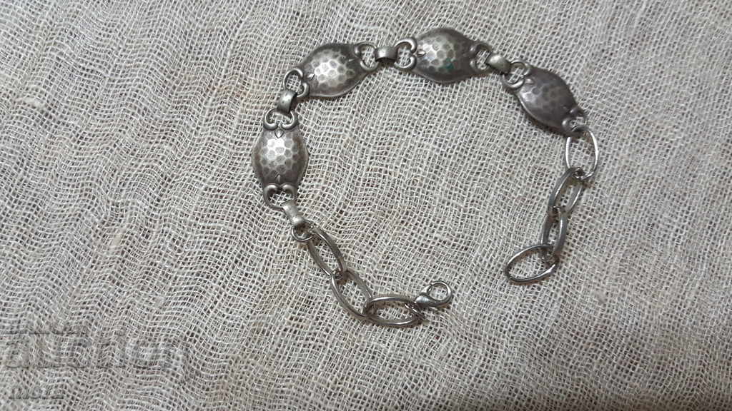 Delivery of Bracelet Delivery of Bracelet