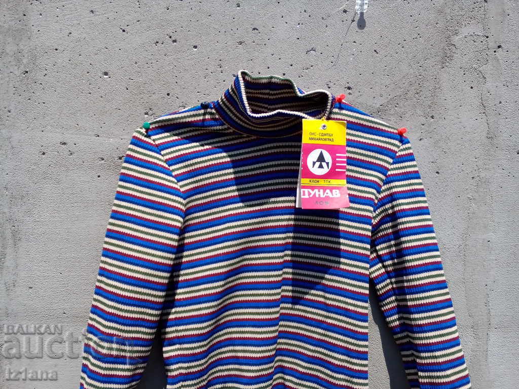 Old baby blouse with price 10.00 BGN | € 5.11 Old baby blouse with price 10.00 BGN | € 5.11