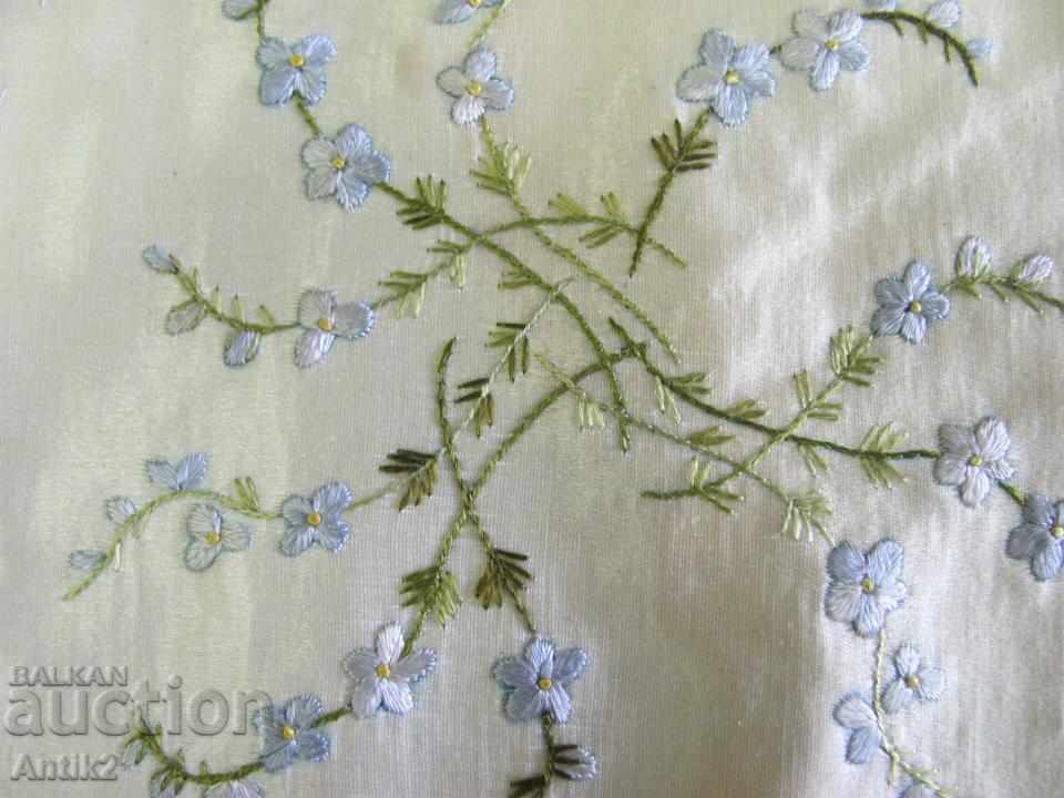 Delivery of 19th Century Handmade Embroidery Design for Home Slippers Delivery of 19th Century Handmade Embroidery Design for Home Slippers