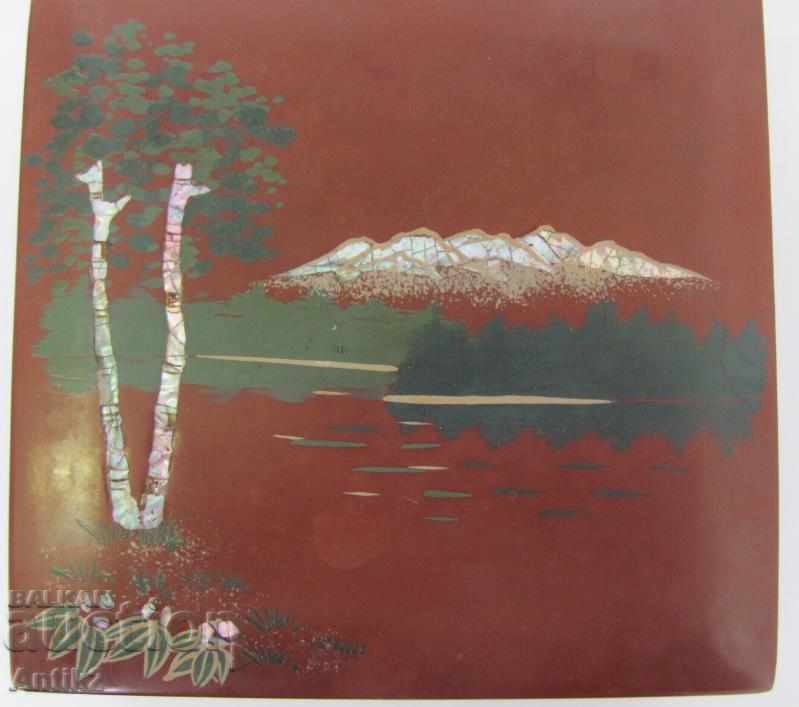 Cutia de bijuterii din anii 60 Corea cu preț 160.00 BGN | € 81.81 Cutia de bijuterii din anii 60 Corea cu preț 160.00 BGN | € 81.81