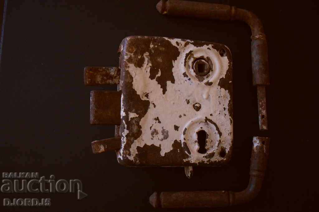 Old lock with price 4.00 BGN | € 2.05 Old lock with price 4.00 BGN | € 2.05