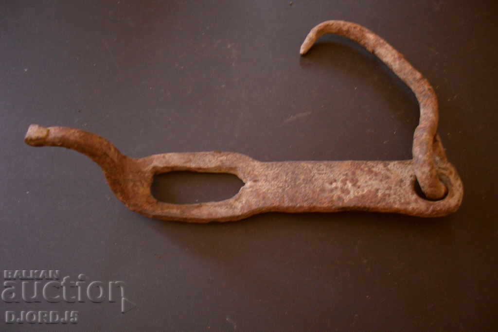 Delivery of Old forged latch Delivery of Old forged latch