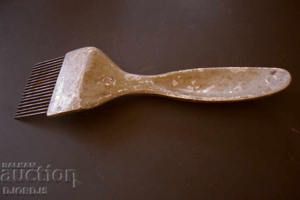 Auction Old beekeeping tool Auction Old beekeeping tool