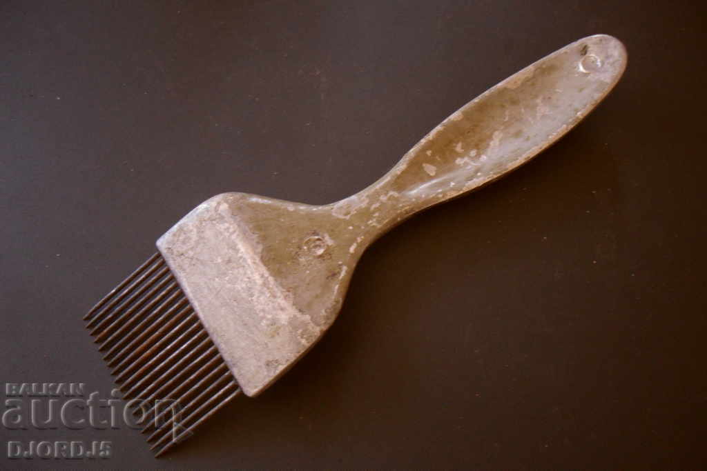 Delivery of Old beekeeping tool Delivery of Old beekeeping tool