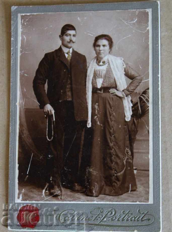 . BEGINNING 20TH CENTURY PHOTO CARDBOARD FAMILY PHOTO - 5