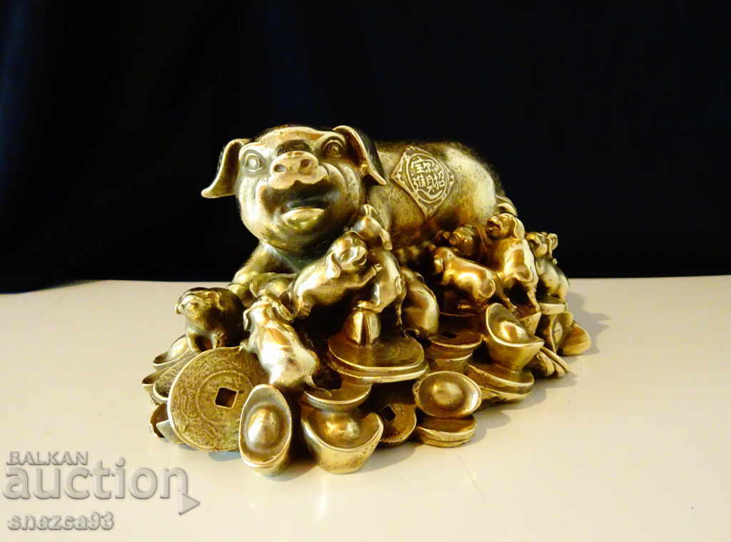 Bronze statuette Pig with piglets, gold, feng shui 1.5 kg. with price 399.00 BGN | € 204.01