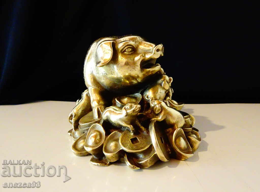 Auction  Bronze statuette Pig with piglets, gold, feng shui 1.5 kg.