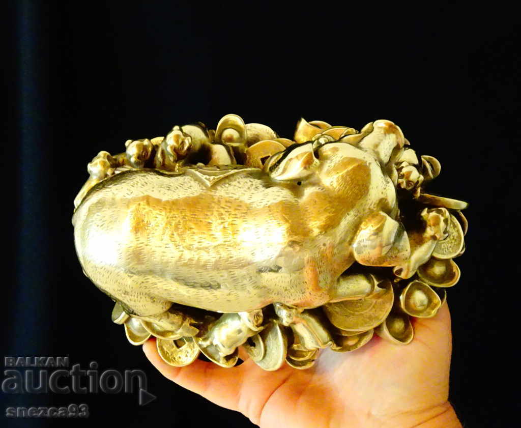 Bronze statuette Pig with piglets, gold, feng shui 1.5 kg. - 6