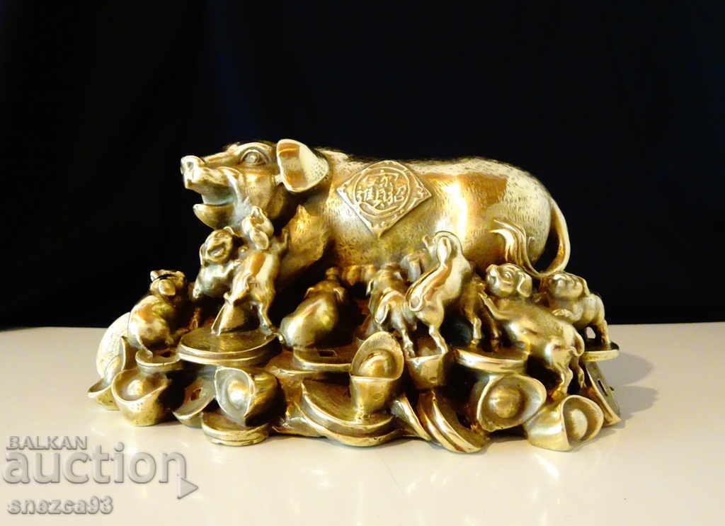 Χάλκινο αγαλματίδιο Γουρουνάκι με γουρουνάκια, χρυσό, φενγκ σούι 1,5 κιλό.