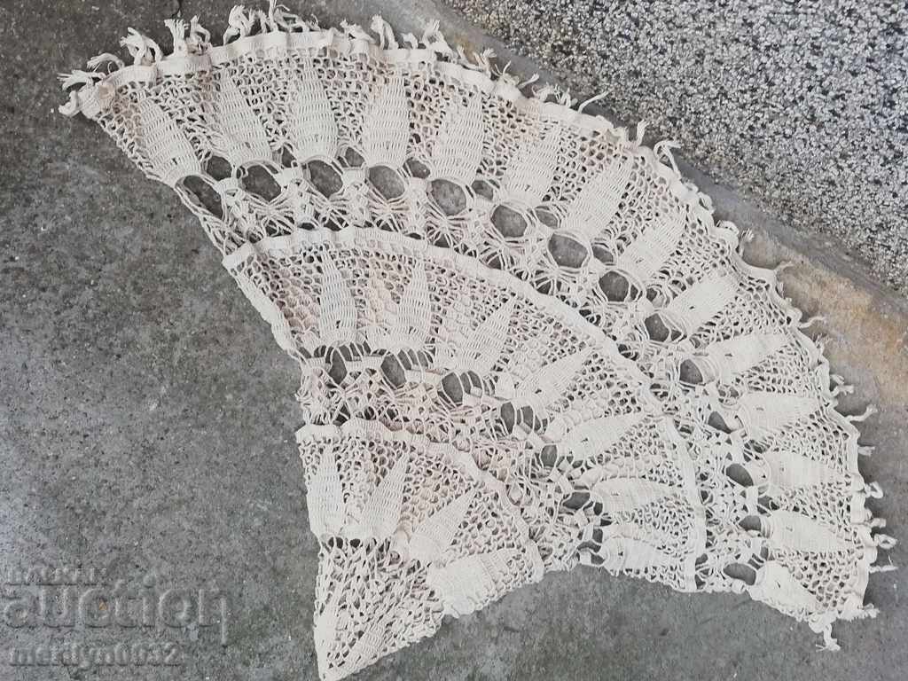 Delivery of Old crochet round table 162 cm mile lace