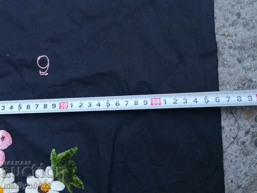 Old embroidered patchwork sewn onto an apron pillow - 5