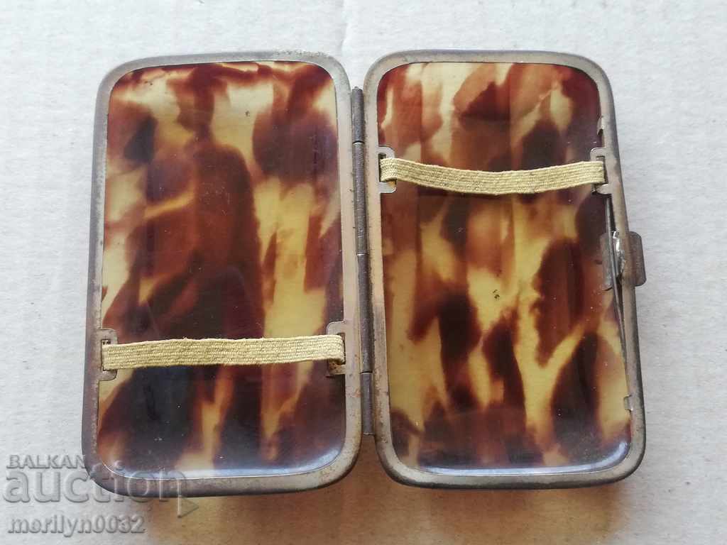 Snuffbox cu carapace de broasca testoasa, tigara cu preț 187.00 BGN | € 95.61 Snuffbox cu carapace de broasca testoasa, tigara cu preț 187.00 BGN | € 95.61