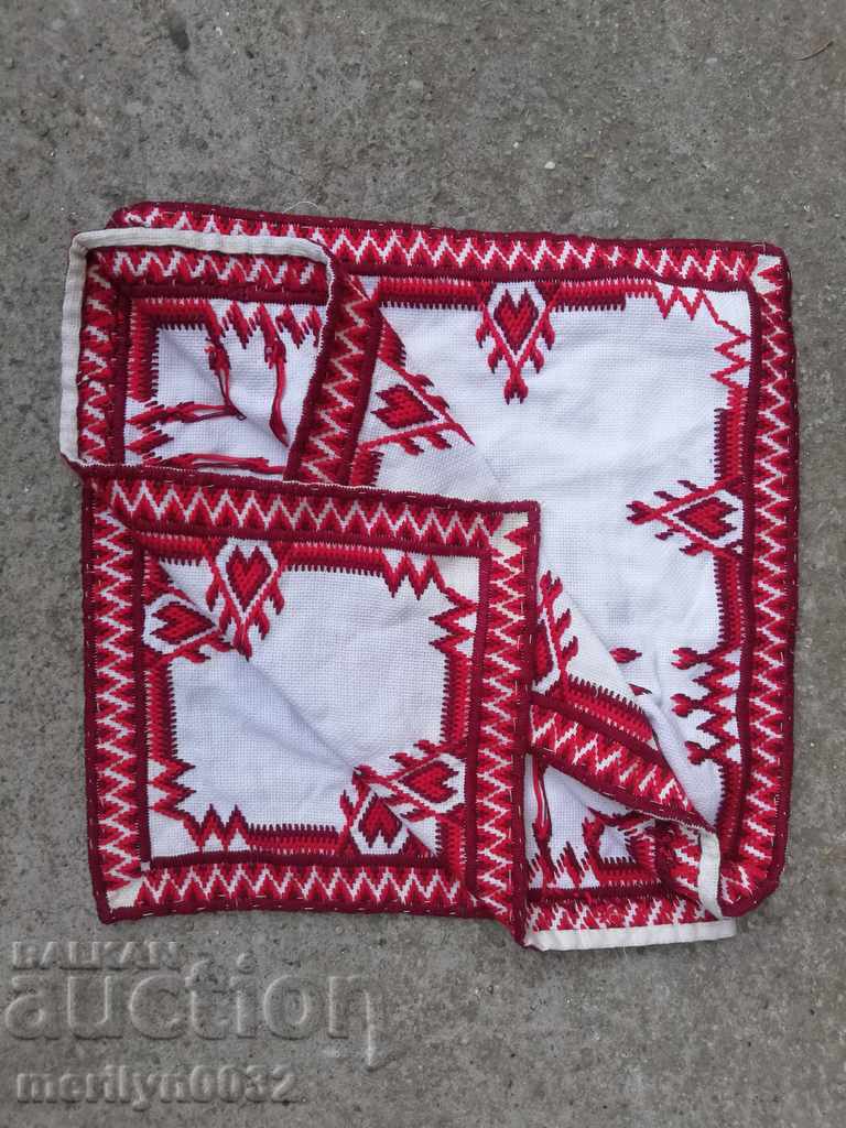 Carton brodat vechi, fețe de masă, mei, broderie bulgară cu preț 48.00 BGN | € 24.54 Carton brodat vechi, fețe de masă, mei, broderie bulgară cu preț 48.00 BGN | € 24.54